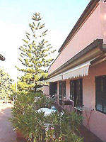 Vacances à l'Ile d'Elbe ? Hotel Casa Rosa avec piscine sur la plage de la Biodola