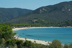 Der Strand von Marina di Campo auf der Insel Elba