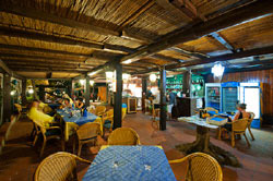 Taverna der Piraten: Pizzeria und Restaurant 100 Meter vom Biodola Strand entfernt